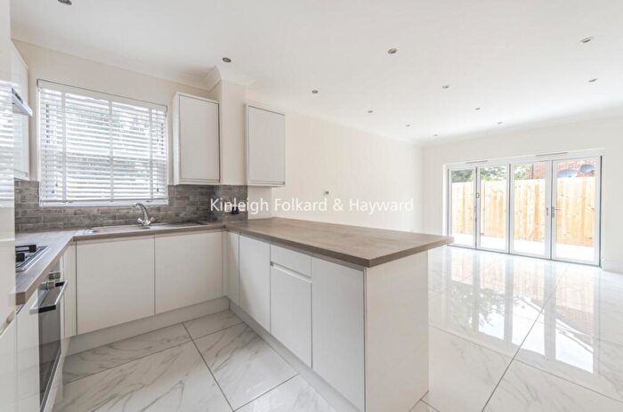 3 Bedroom Flat To Rent In Penerley Road, London, SE6