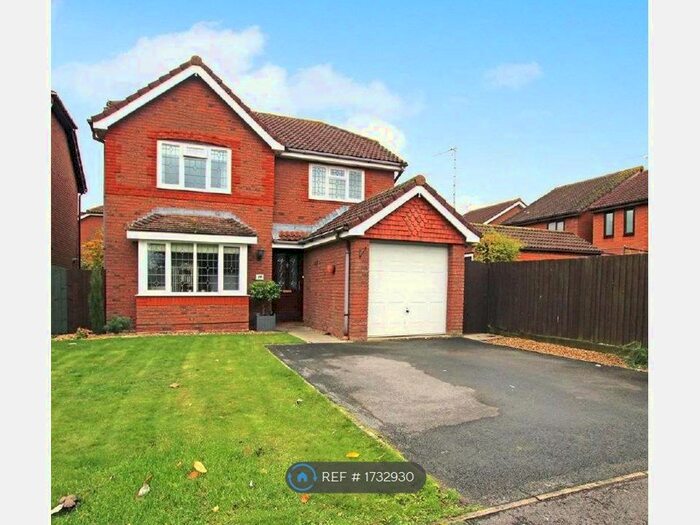 4 Bedroom Detached House To Rent In Bullfinch Close, Swindon, SN3