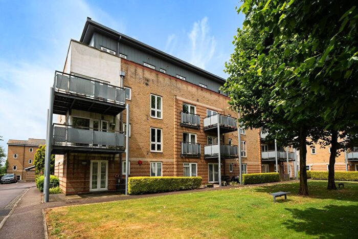 2 Bedroom Flat To Rent In Manhattan Avenue, Watford, WD18