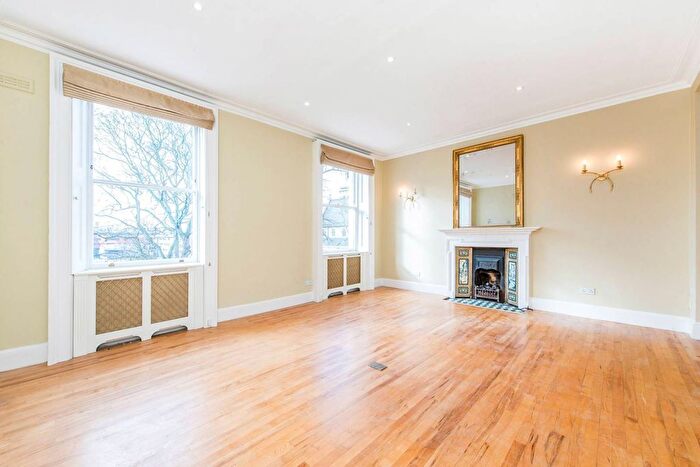 4 Bedroom Maisonette For Sale In St Georges Square, Pimlico, London, SW1V