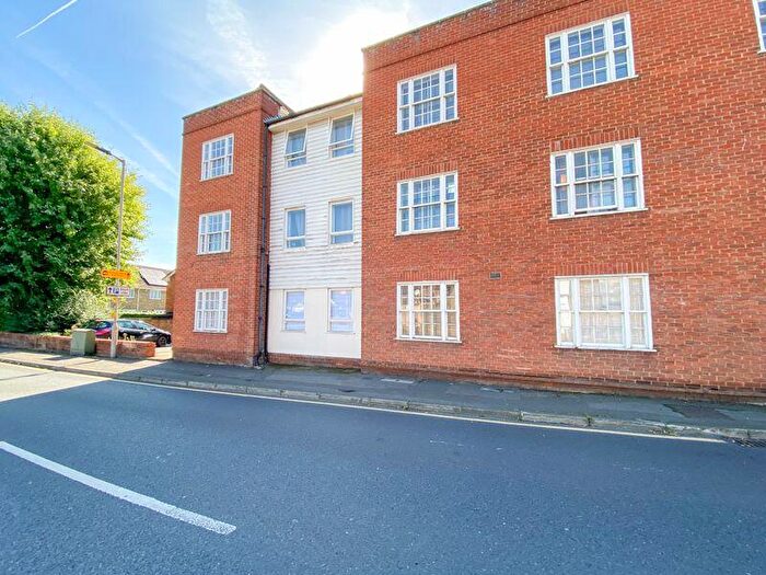 1 Bedroom Flat For Sale In Essex House, Quaker Lane, Waltham Abbey, EN9