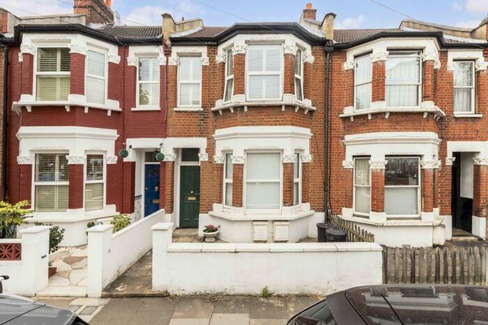 2 Bedroom Flat To Rent In Fallsbrook Road, London, SW16