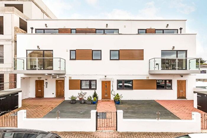 2 Bedroom Flat For Sale In Fallsbrook Road, Streatham, SW16