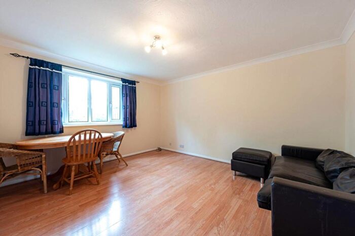 2 Bedroom Flat To Rent In Burnham Gardens, Croydon, CR0
