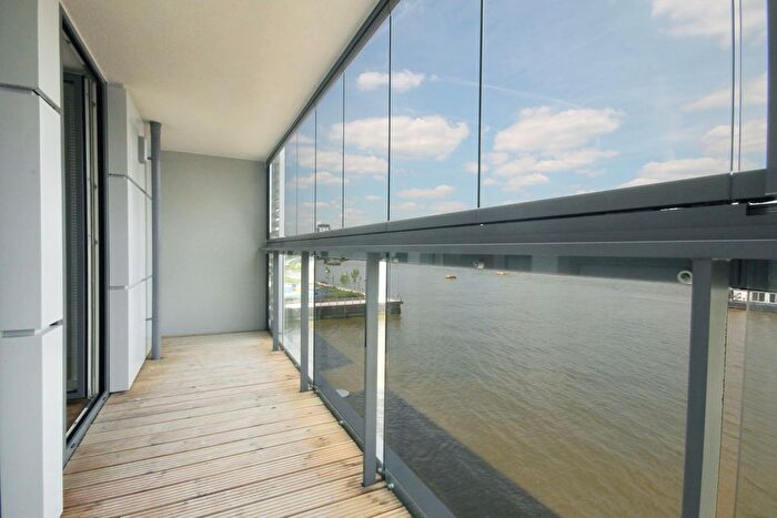 3 Bedroom Flat To Rent In Dowells Street, Greenwich, SE10