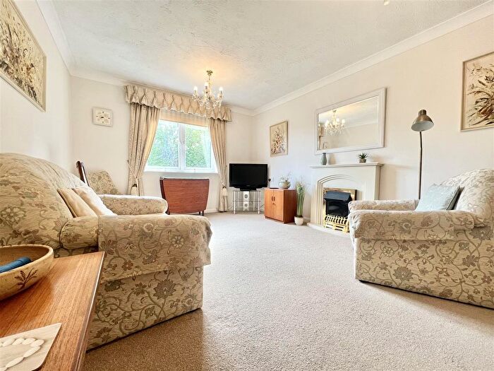 1 Bedroom Flat For Sale In Malborough Court, Cranley Gardens, Wallington, SM6
