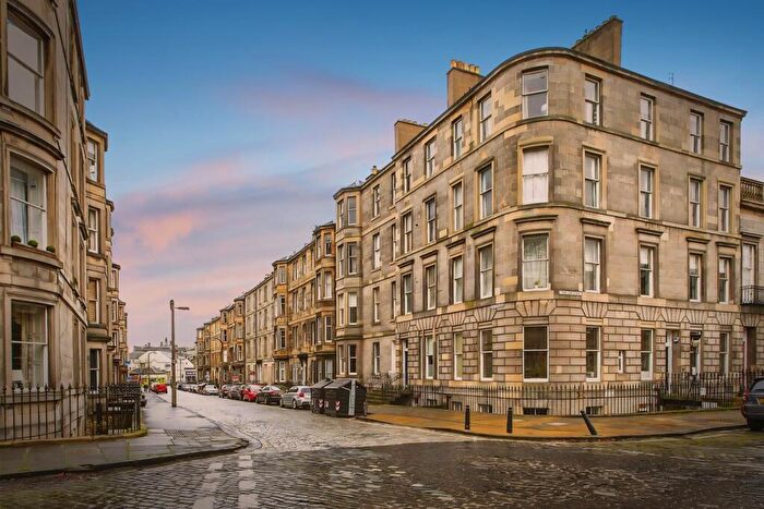 2 Bedroom Flat To Rent In Leslie Place, Stockbridge, Edinburgh, EH4