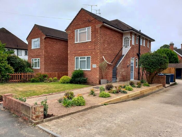 2 Bedroom Flat To Rent In Lock Road, Marlow, SL7