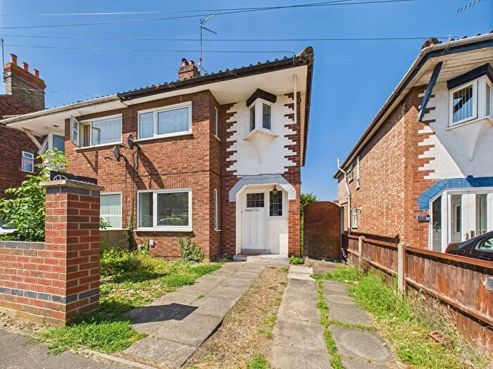 3 Bedroom Semi-Detached House For Sale In Queens Road, Peterborough, PE2
