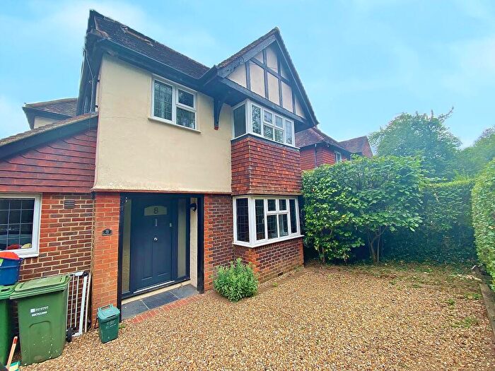 4 Bedroom Detached House To Rent In Ash Grove, Guildford, Surrey, GU2