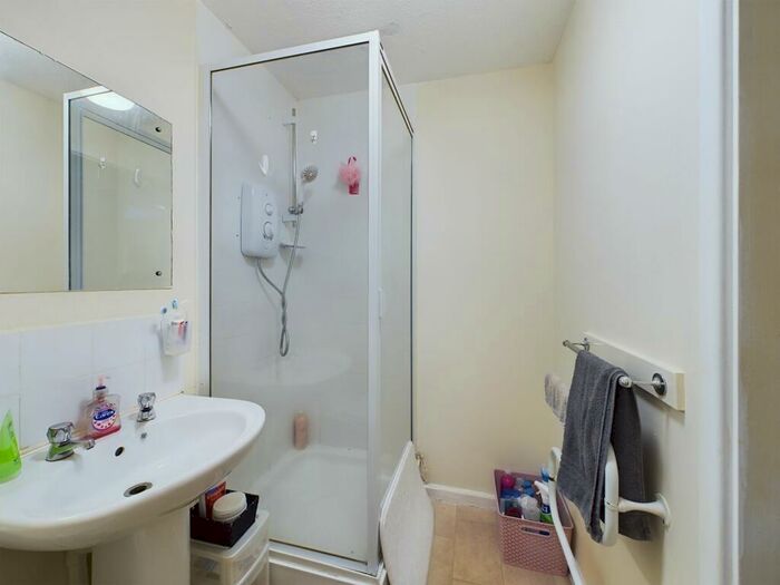 2 Bedroom Flat For Sale In Crown Station Place, Liverpool, L7