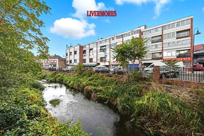 3 Bedroom Maisonette For Sale In Princesses Parade, Waterside, Crayford, Kent, DA1