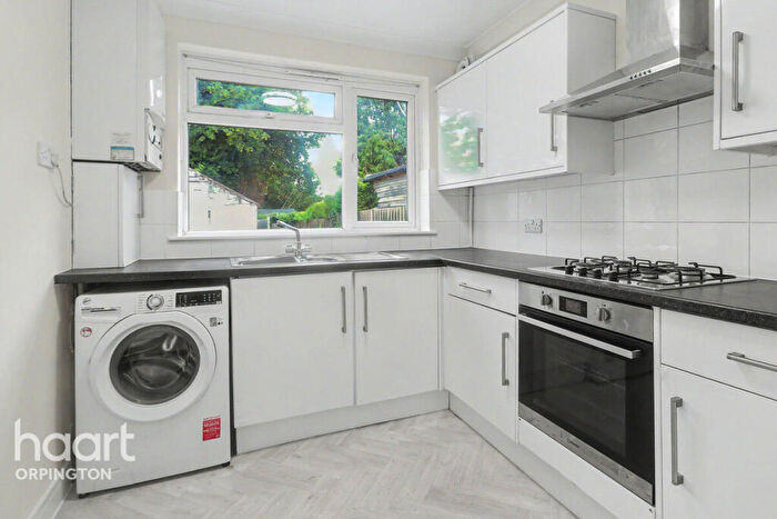2 Bedroom Maisonette For Sale In Sidmouth Road, Orpington, BR5
