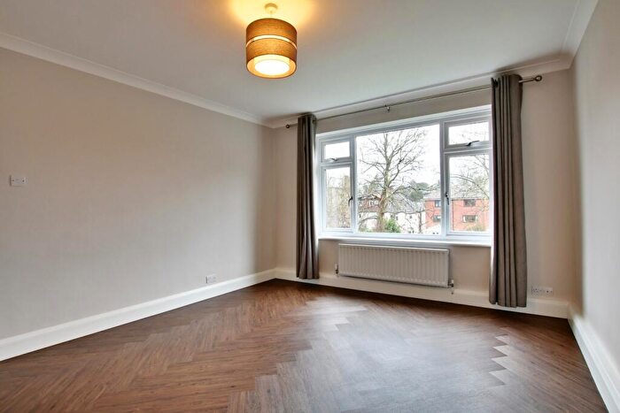 2 Bedroom Apartment To Rent In Beckenham Grove, Bromley, BR2