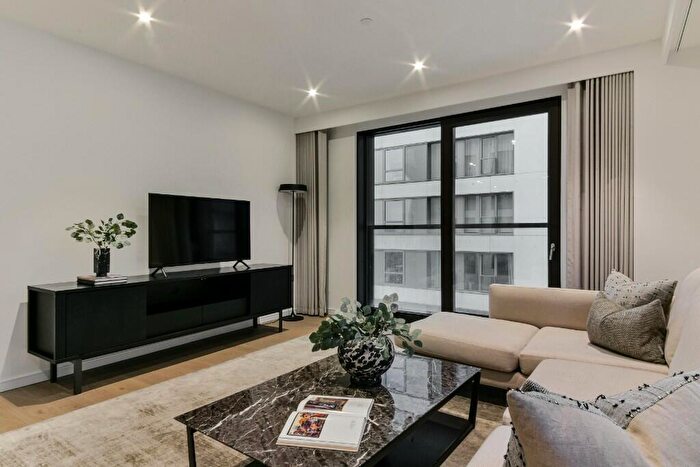 2 Bedroom Apartment To Rent In George Street, London, E14