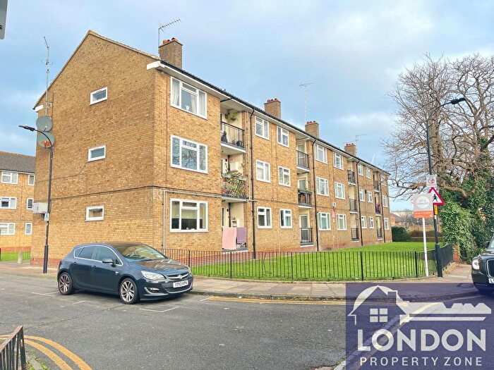 3 Bedroom Flat To Rent In Pearscroft Road, Fulham, London, SW6