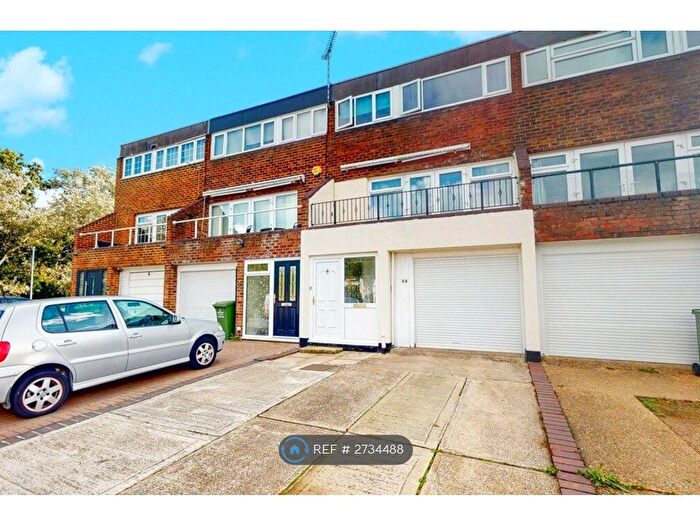 4 Bedroom Terraced House To Rent In Gun Hill Place, Basildon, SS16