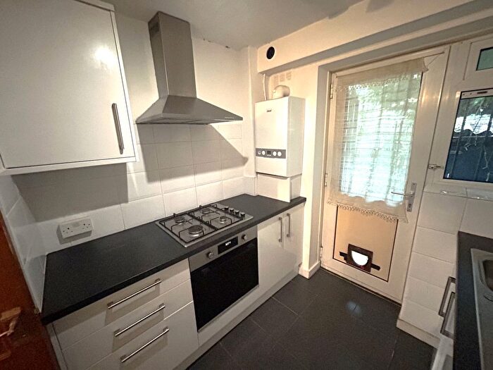1 Bedroom Flat To Rent In Templeton Road, Seven Sisters, London, N15