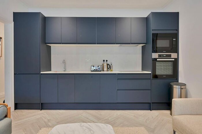 1 Bedroom Flat To Rent In Grove Park Gardens, Grove Park, London, W4