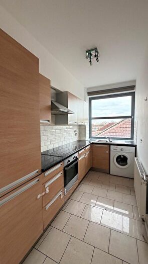 2 Bedroom Flat To Rent In Grove Road, London, E18
