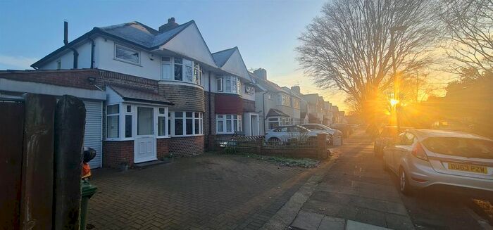 2 Bedroom Flat To Rent In Argyle Avenue, Whitton, Hounslow, TW3