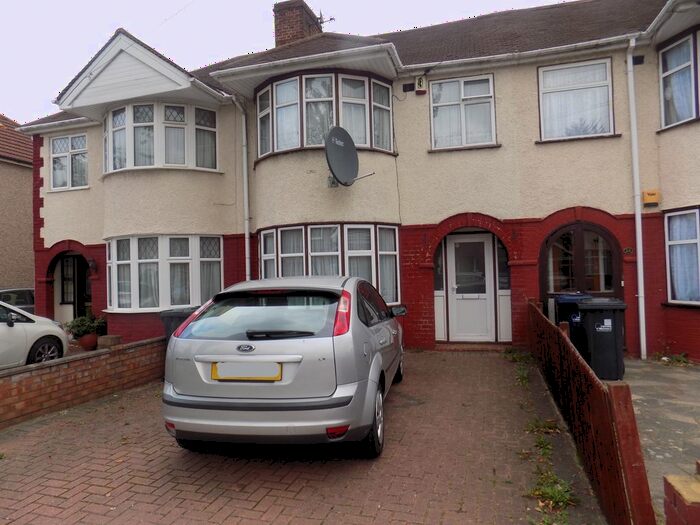 3 Bedroom Semi-Detached House To Rent In Keble Close, Northolt, UB5