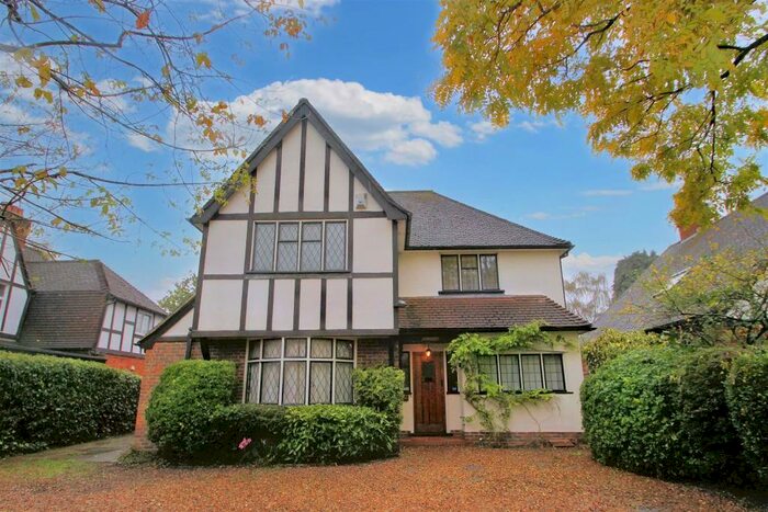 4 Bedroom Detached House To Rent In Woking, GU21