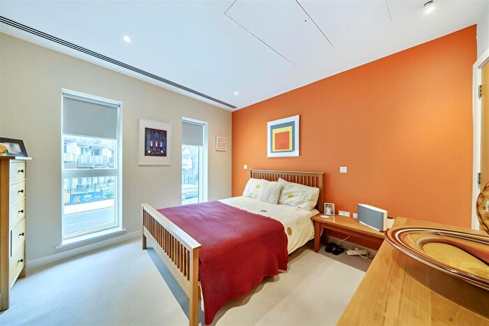 3 Bedroom Apartment To Rent In Amarelle Apartments, Cherry Orchard Road, Croydon, CR0