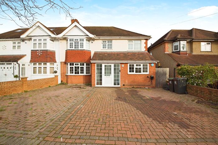 5 Bedroom Semi-Detached House To Rent In Oak Lodge, Chigwell, IG7