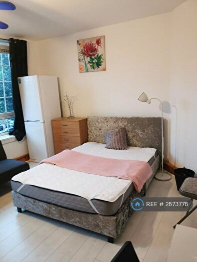 6 Bedroom Flat To Rent In Alton House, London, E3