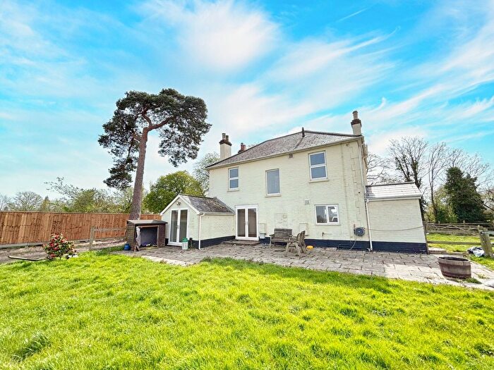 4 Bedroom Detached House To Rent In Horley, Surrey, RH6