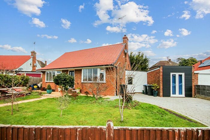 2 Bedroom Detached Bungalow For Sale In Lodge Close, East Grinstead, RH19