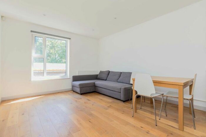 2 Bedroom Flat To Rent In Andre Street, London, E8