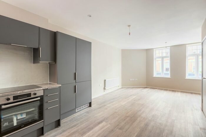 2 Bedroom Flat To Rent In High Street, Sutton, SM1