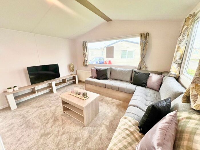 2 Bedroom Park Home For Sale In Colchester Road, St. Osyth, Clacton-On-Sea, CO16