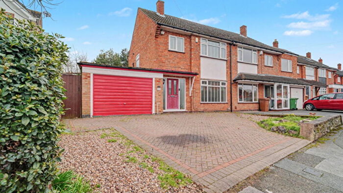 3 Bedroom Semi Detached House For Sale In Leafield Road, Solihull, B92