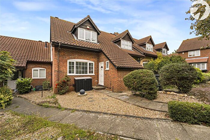 3 Bedroom Terraced House For Sale In Knights Manor Way, Dartford, Kent, DA1