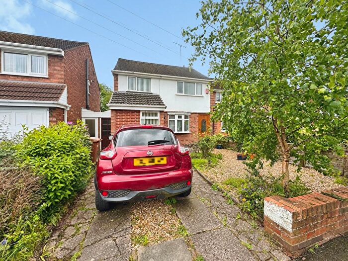 3 Bedroom Detached House For Sale In Moreton Avenue, Birmingham, B43
