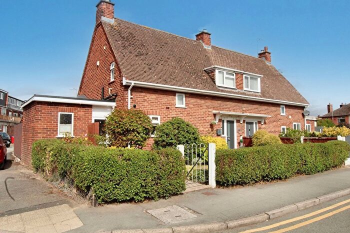 3 Bedroom Semi-Detached House For Sale In Lansdown Road, Broughton, CH4
