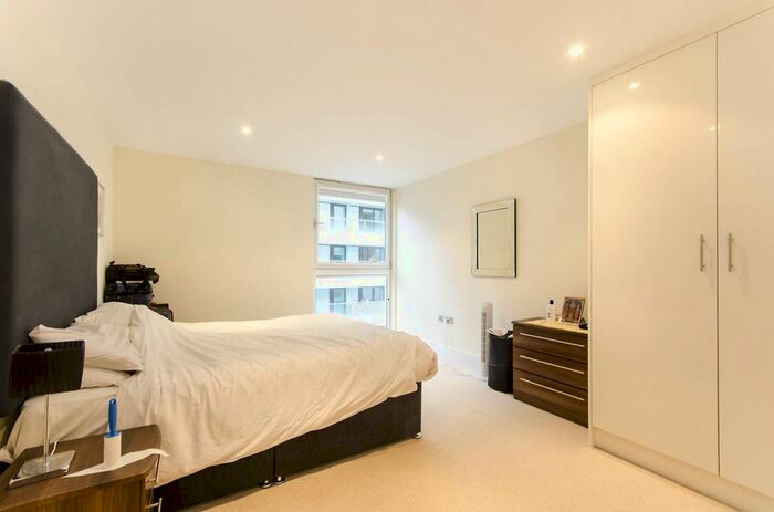 1 Bedroom Flat To Rent In Cobalt Point, Canary Wharf, London, E14