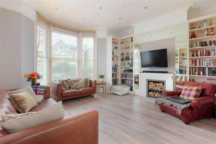1 Bedroom Flat To Rent In Macaulay Road, Clapham, London, SW4