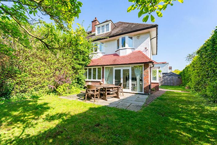 4 Bedroom Detached House For Sale In Chesterfield Road, London, W4