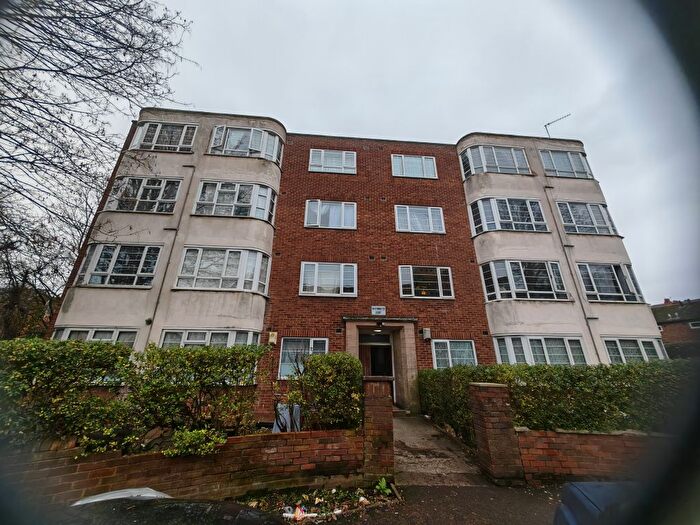 3 Bedroom Flat For Sale In Lyndon Close, Birmingham, B20