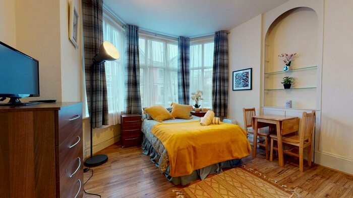 Studio To Rent In James Avenue, NW2