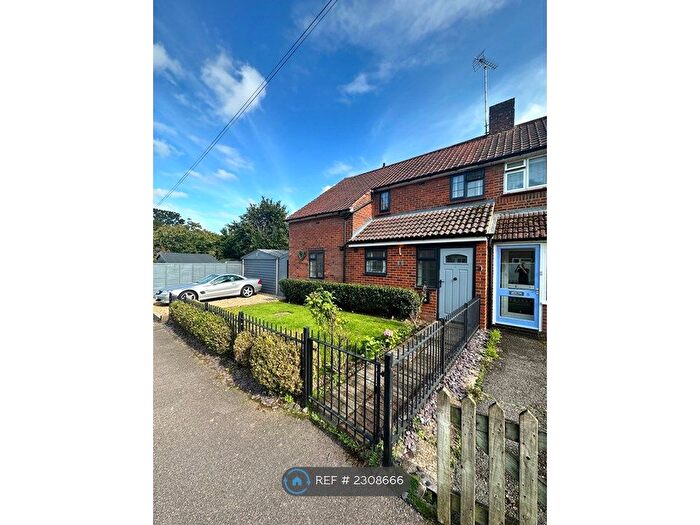 3 Bedroom Semi-Detached House To Rent In The Crescent, Welwyn, AL6