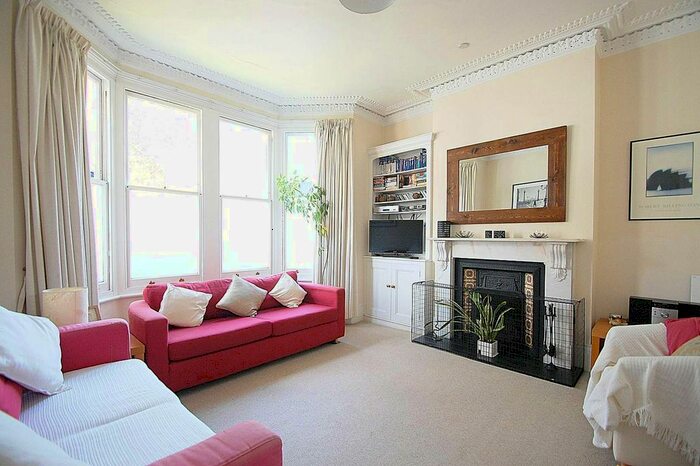 2 Bedroom Flat To Rent In Narbonne Avenue, Clapham, London, SW4