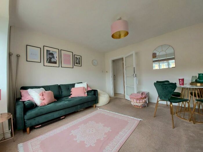2 Bedroom Apartment To Rent In Mulgrave Road, Sutton, Surrey, SM2