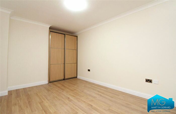 5 Bedroom Semi-Detached House To Rent In Wickliffe Avenue, London, N3