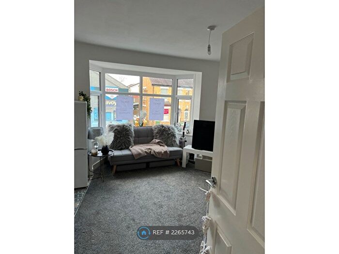 1 Bedroom Flat To Rent In Main Street, Willerby, Hull, HU10