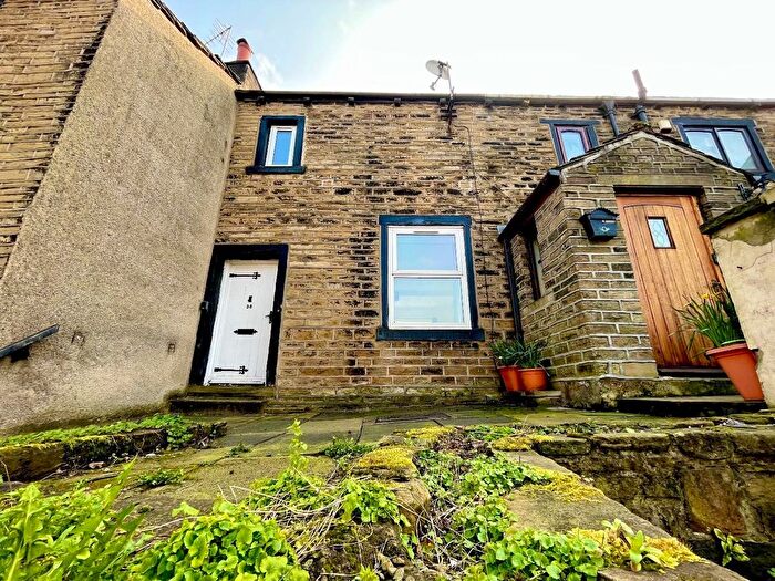 2 Bedroom Terraced House To Rent In Yates Lane, Huddersfield, HD3